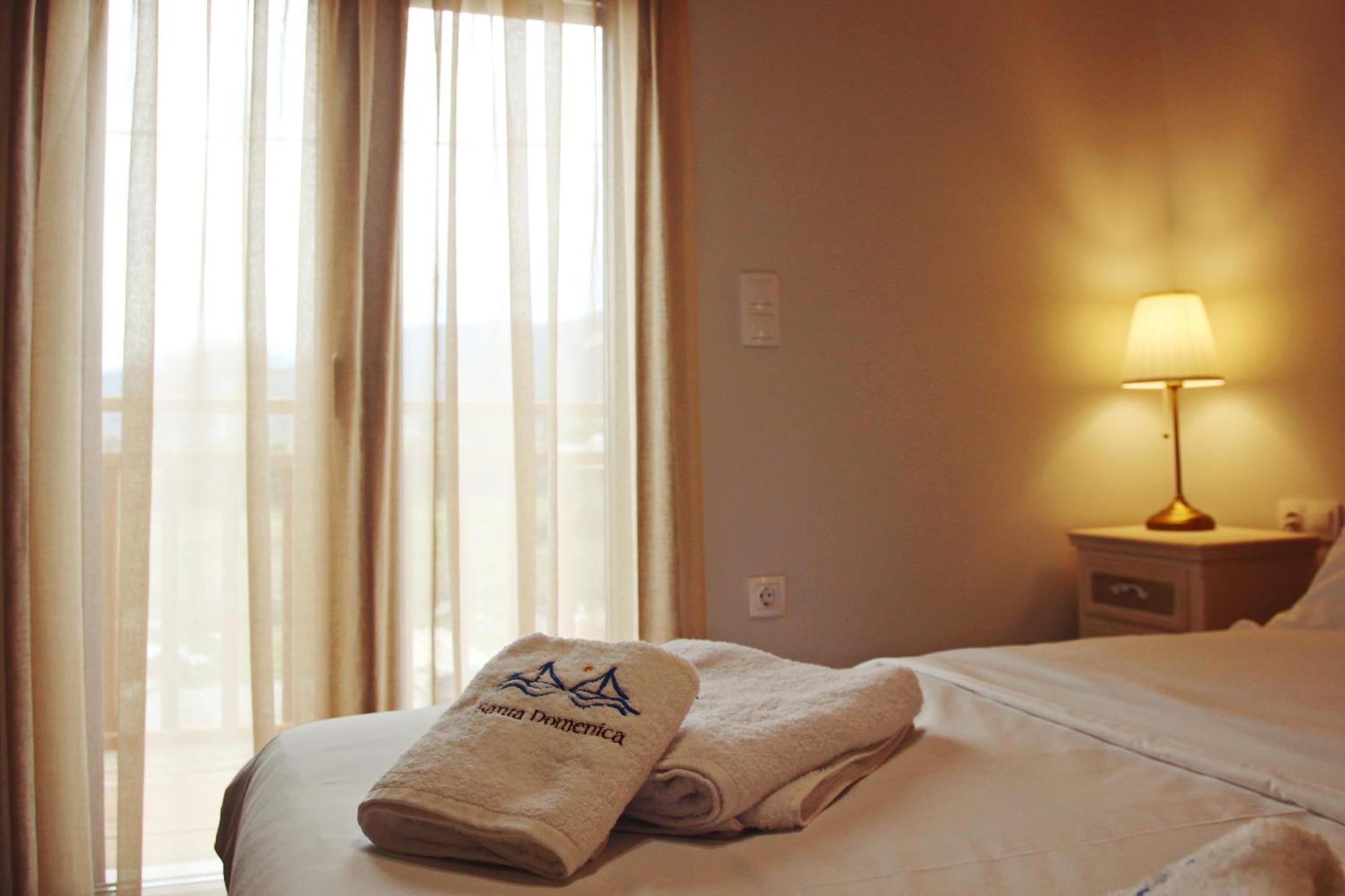 Santa Domenica Nafpaktos - Rooms And Apartments By The Sea ภายนอก รูปภาพ