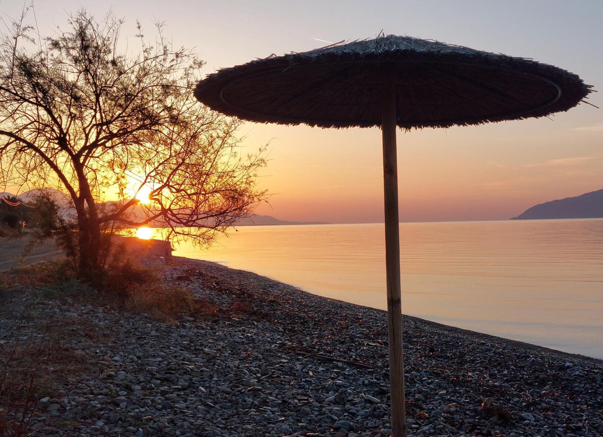 Santa Domenica Nafpaktos - Rooms And Apartments By The Sea ภายนอก รูปภาพ