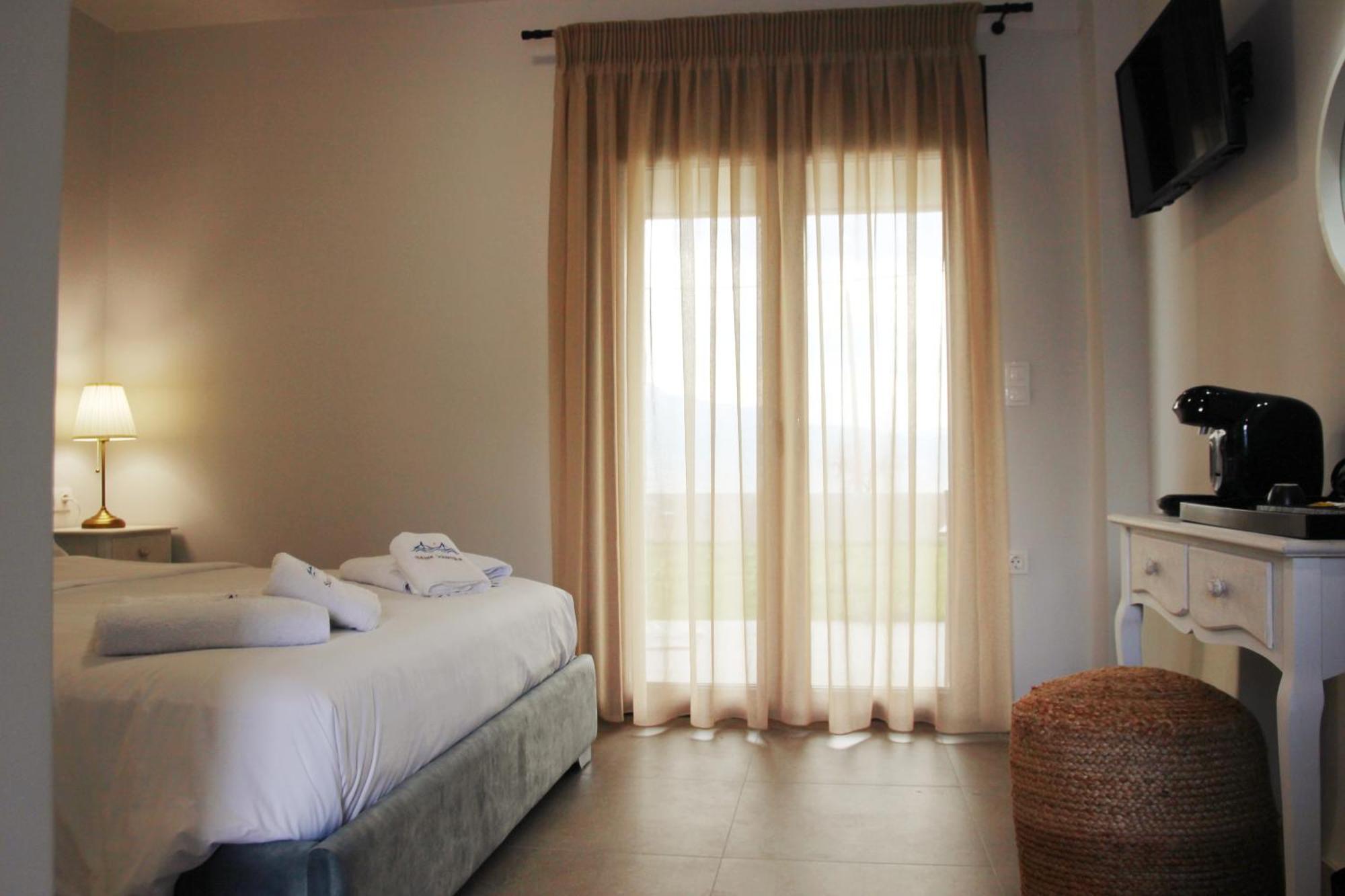Santa Domenica Nafpaktos - Rooms And Apartments By The Sea ภายนอก รูปภาพ